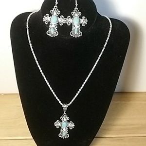 ❤NEW Antique Style Cross with semi precious Stones